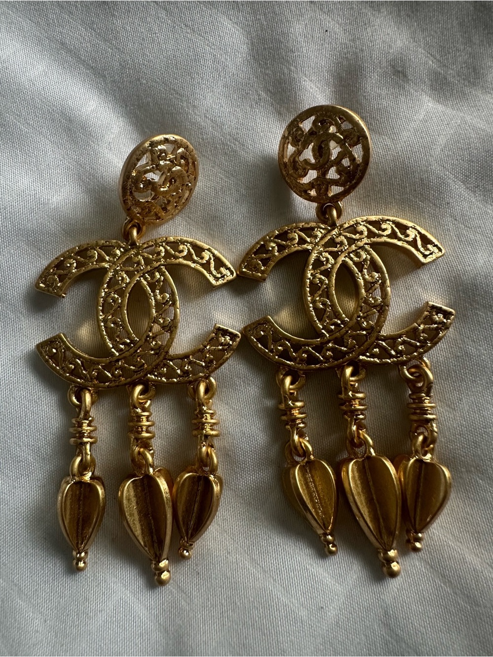 โจCHANEL Gold Filigree CC Drop Earrings with Teardrop Accents